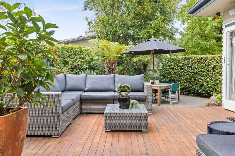 Photo of property in 9 Neeve Place, Taradale, Napier, 4112