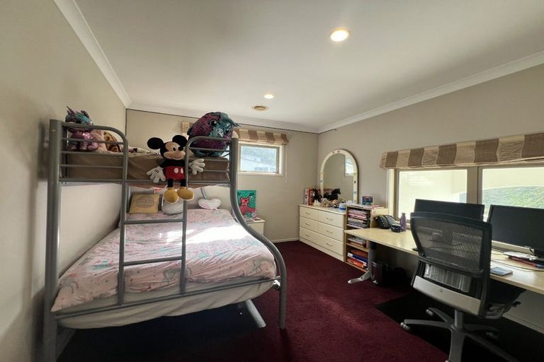 Photo of property in 26 Tamworth Crescent, Newlands, Wellington, 6037