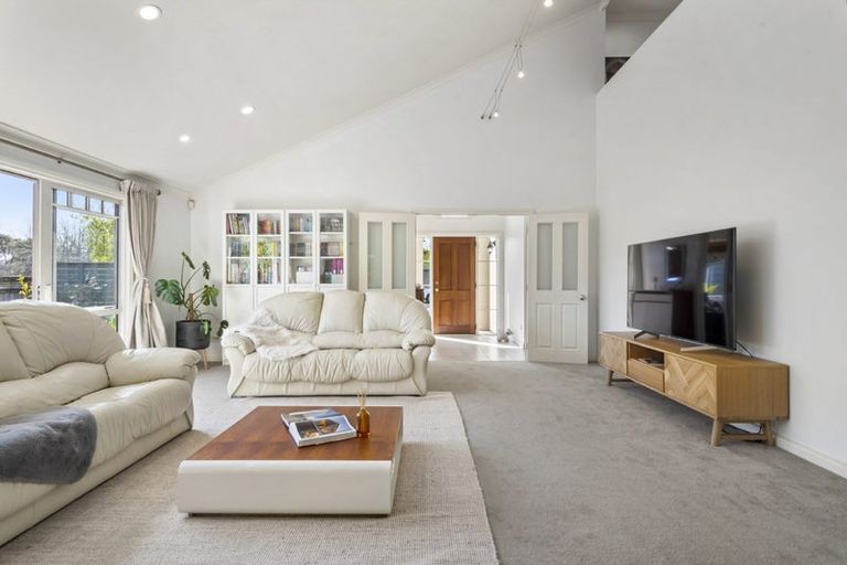 Photo of property in 16 Oakway Drive, Schnapper Rock, Auckland, 0632