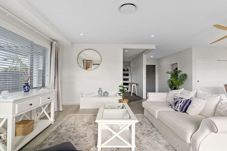 Photo of property in 6 Davey Crescent, Orewa, 0931