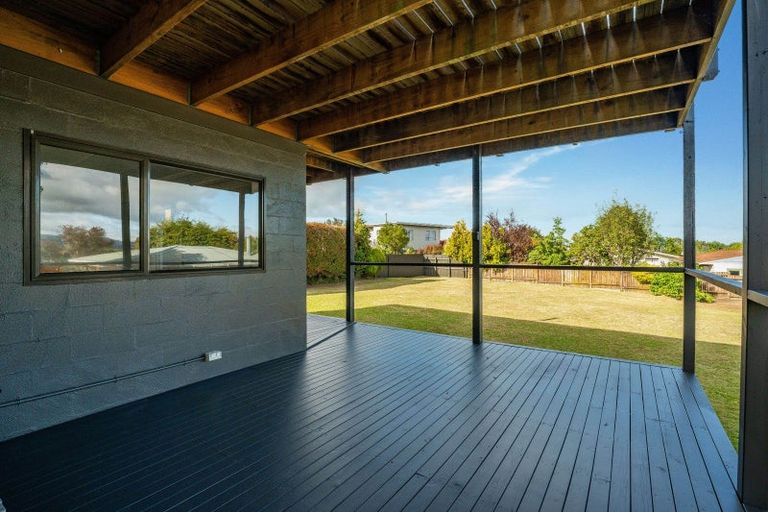 Photo of property in 19 Ingle Avenue, Waipahihi, Taupo, 3330