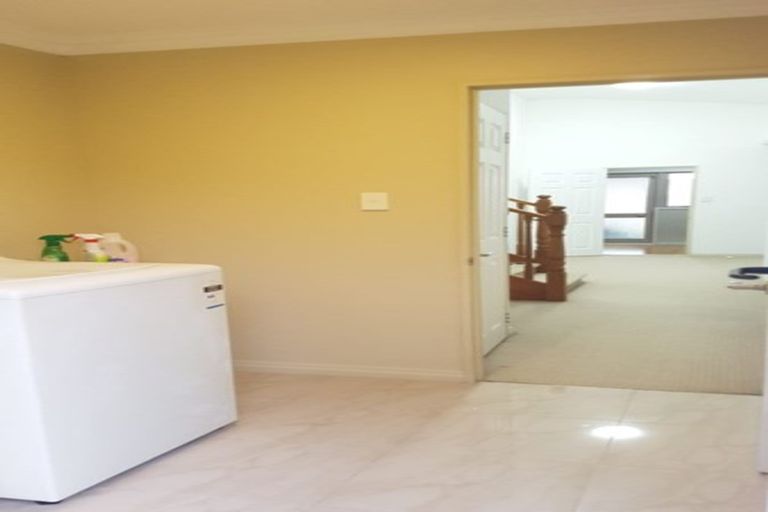 Photo of property in 2/40 Hillcrest Avenue, Hillcrest, Auckland, 0627