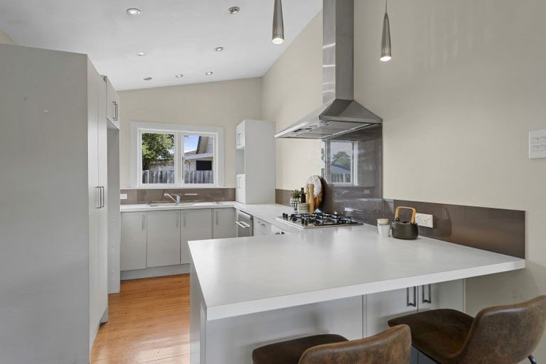 Photo of property in 124 Somerfield Street, Somerfield, Christchurch, 8024