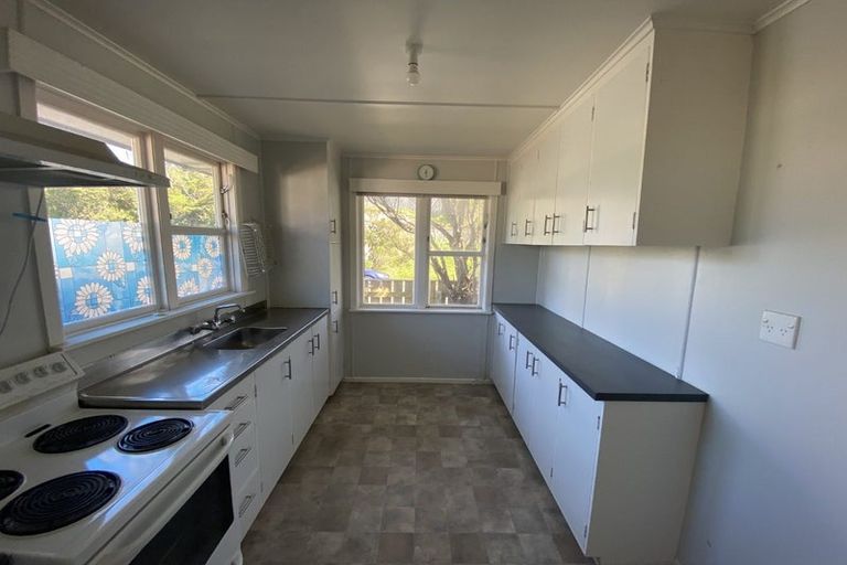 Photo of property in 21 Barclay Street, Newlands, Wellington, 6037