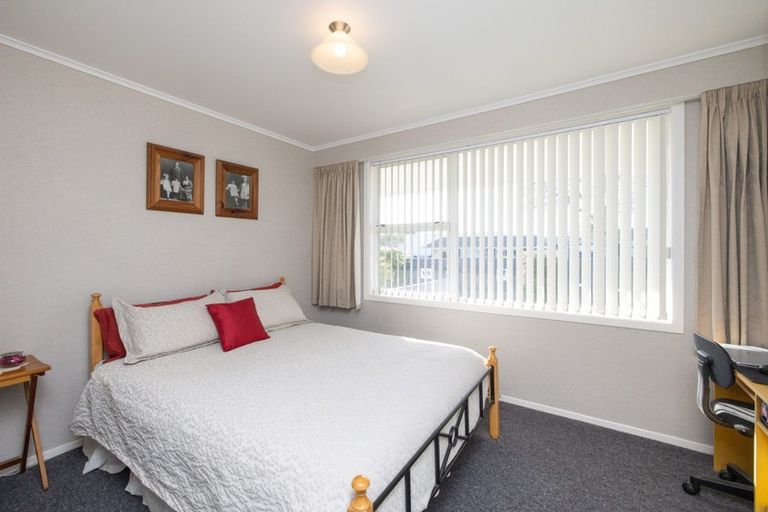 Photo of property in 64 Nevada Drive, Merrilands, New Plymouth, 4312