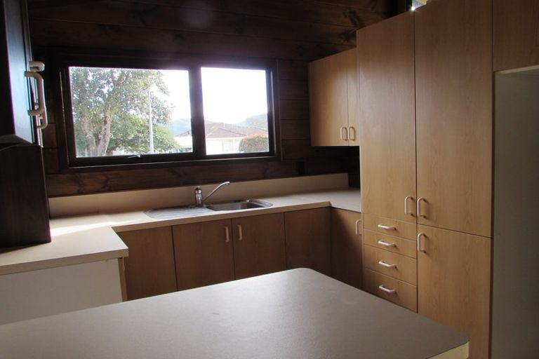 Photo of property in 2/68 Gibbons Street, Ebdentown, Upper Hutt, 5018