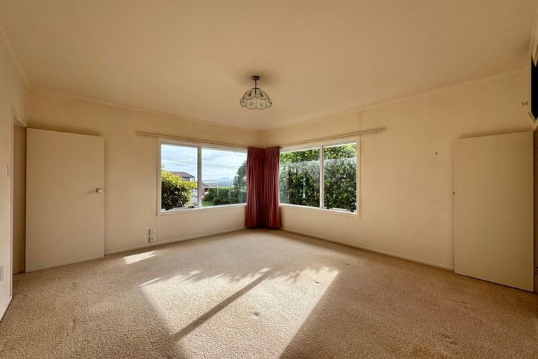Photo of property in 107 Bleakhouse Road, Mellons Bay, Auckland, 2014