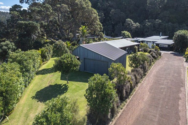 Photo of property in 7 Pye Place, Hot Water Beach, Whitianga, 3591