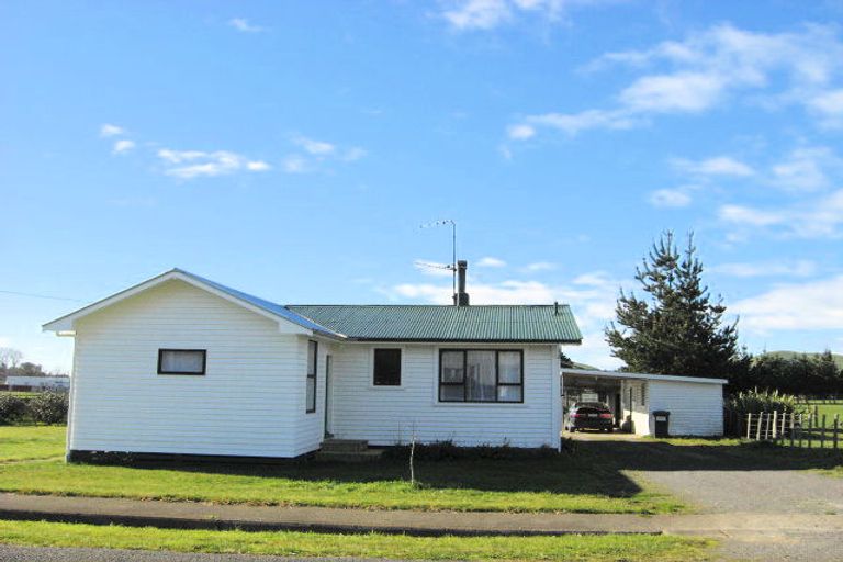 Photo of property in 8 Lake Street, Takapau, 4203