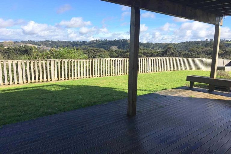 Photo of property in 76 Laurel Oak Drive, Schnapper Rock, Auckland, 0632