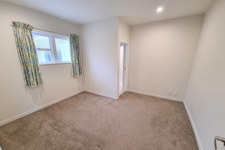 Photo of property in 12 Seabreeze Road, Narrow Neck, Auckland, 0624