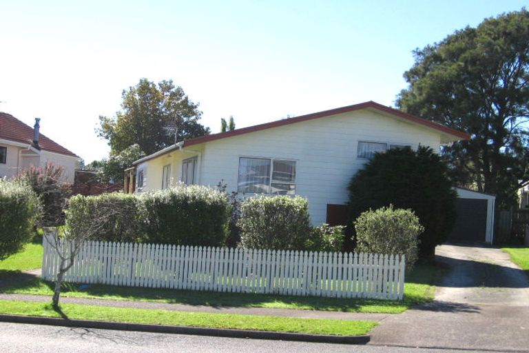 Photo of property in 64 Marendellas Drive, Bucklands Beach, Auckland, 2014