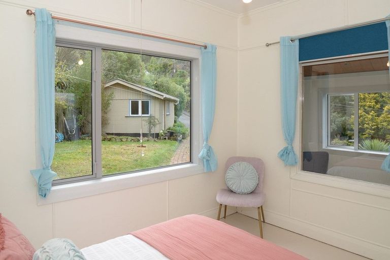 Photo of property in 55 Hawkhurst Road, Lyttelton, 8082