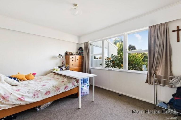 Photo of property in 50 Hogans Road, Glenfield, Auckland, 0629