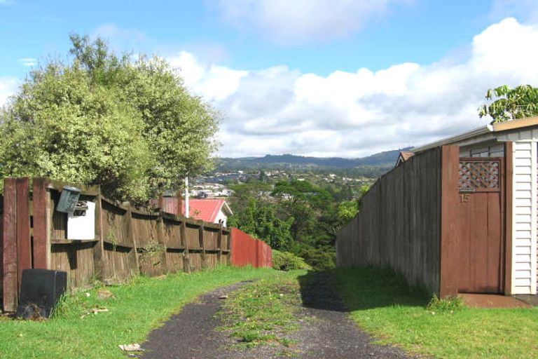 Photo of property in 2/17 Mckinley Road, Sunnyvale, Auckland, 0612