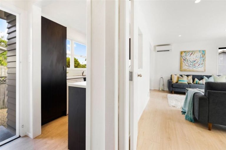 Photo of property in 15 Lendic Avenue, Henderson, Auckland, 0612