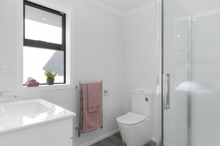 Photo of property in 5 Kerrigan Crescent, Wallaceville, Upper Hutt, 5018