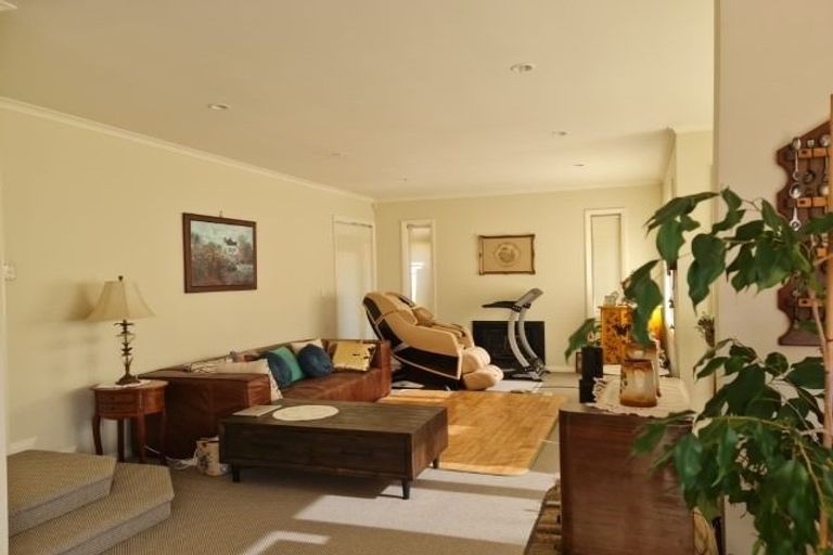 Photo of property in 37 English Oak Drive, Schnapper Rock, Auckland, 0632