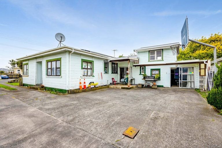Photo of property in 73 Camberwell Road, Hawera, 4610