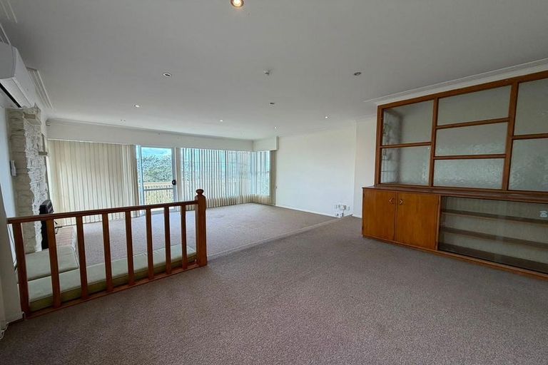 Photo of property in 27 Chivalry Road, Glenfield, Auckland, 0629