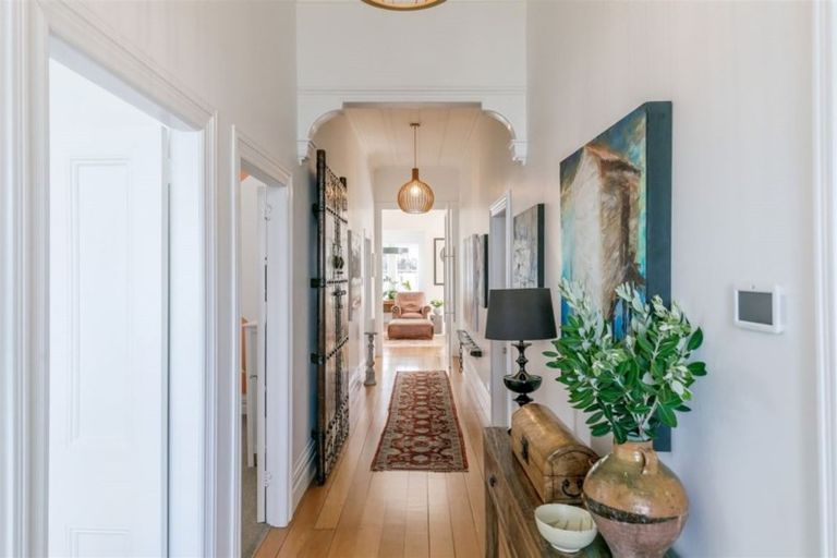 Photo of property in 40 King Edward Parade, Devonport, Auckland, 0624