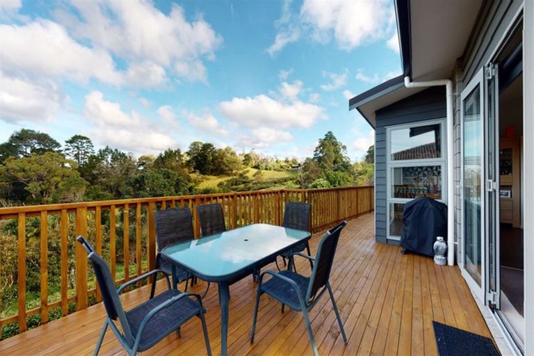 Photo of property in 94 Lake Panorama Drive, Henderson Valley, Auckland, 0612