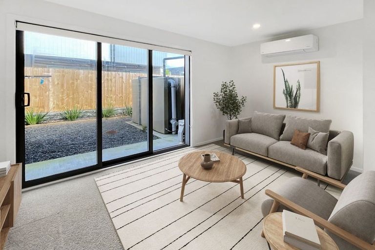 Photo of property in 6 Ngae Place, Mangere East, Auckland, 2024