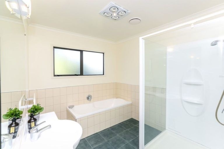 Photo of property in 14 Tupare Place, Highlands Park, New Plymouth, 4312