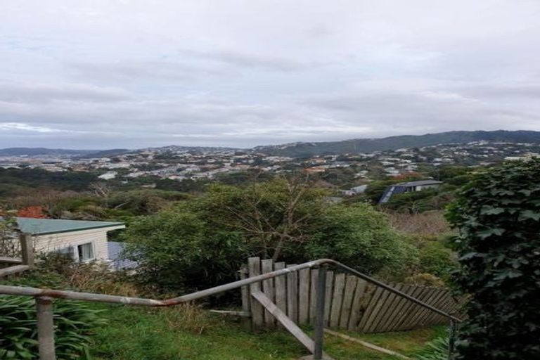 Photo of property in 1/10 Mataroa Avenue, Northland, Wellington, 6012