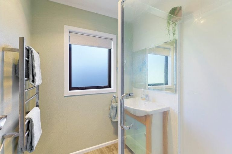 Photo of property in 27a Rauparaha Street, Waikanae Beach, Waikanae, 5036