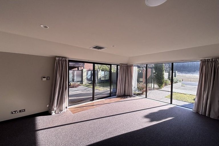Photo of property in 4 Regalwood Close, Parklands, Christchurch, 8083