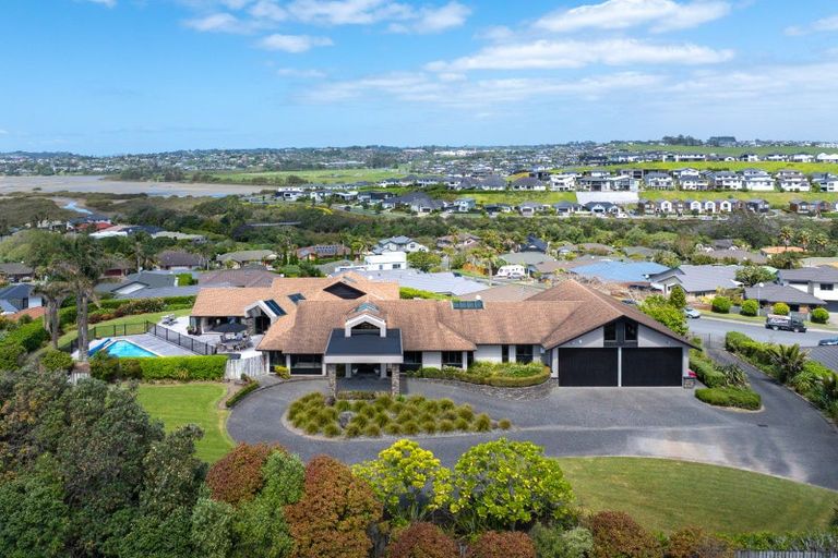 Photo of property in 115 Grand Drive, Orewa, 0931