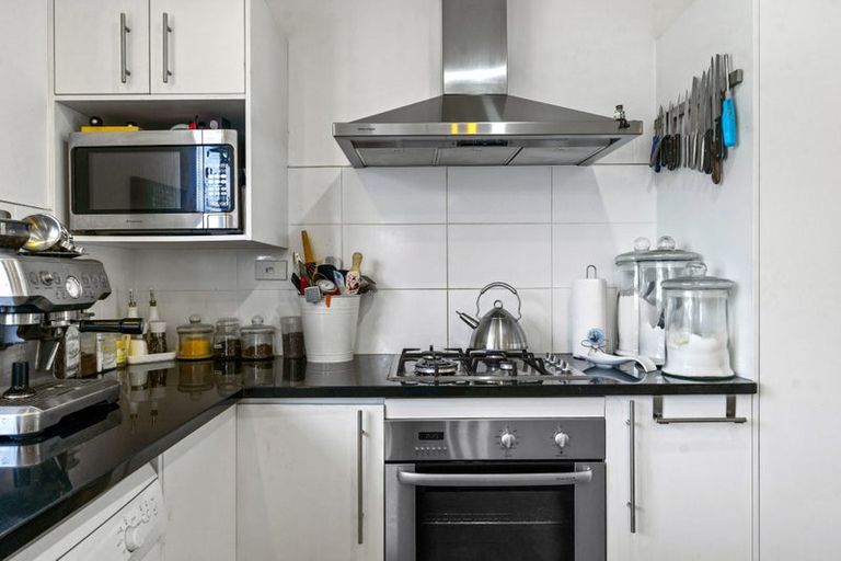 Photo of property in 19 Raabia Close, Parakai, 0830