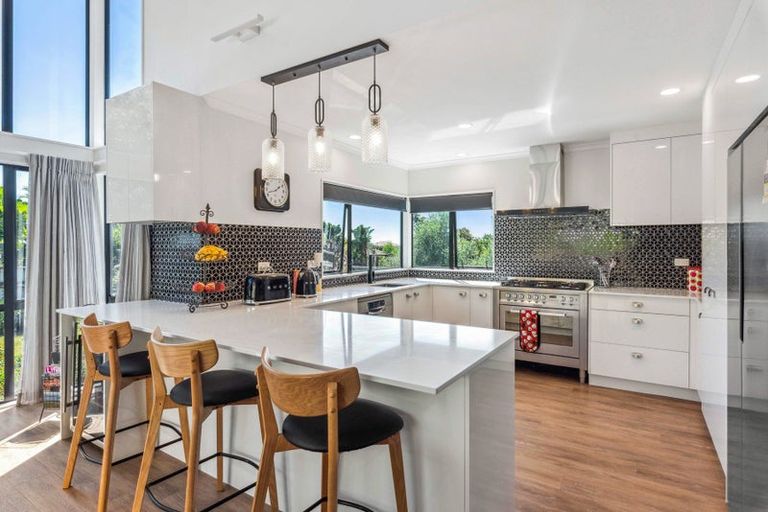 Photo of property in 41 Quadrant Heights, Paraparaumu, 5032