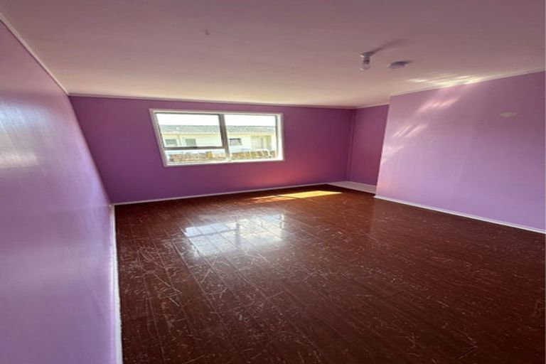 Photo of property in 1/50 Tudor Road, Henderson, Auckland, 0610