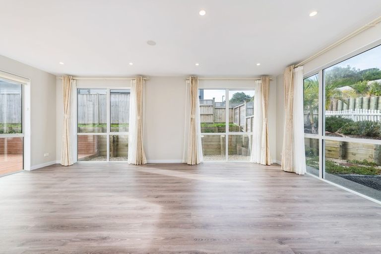 Photo of property in 24 Mackay Drive, Greenhithe, Auckland, 0632