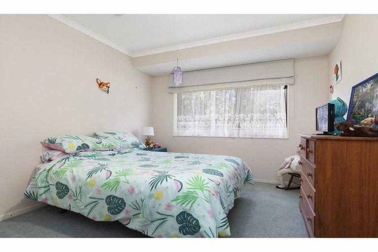 Photo of property in 2 Awaroa Stream Drive, Waiuku, 2123