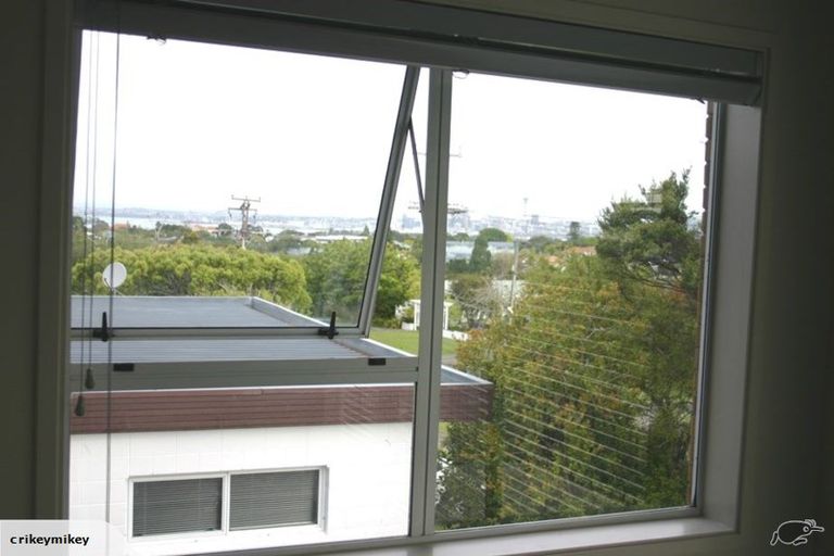 Photo of property in 1/22 Tui Glen Road, Birkenhead, Auckland, 0626