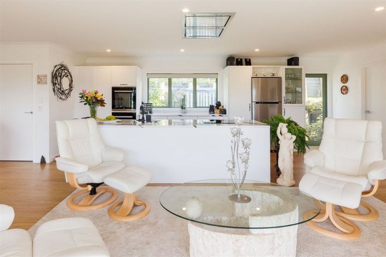 Photo of property in 121 Cashmere Drive, Fitzherbert, Palmerston North, 4410