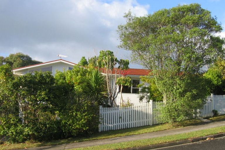 Photo of property in 12 Ensign Place, Hillcrest, Auckland, 0627