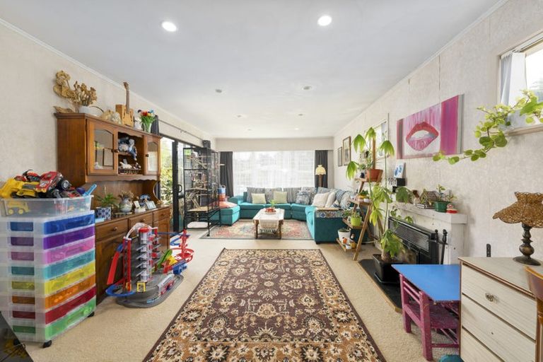 Photo of property in 58 Chorley Avenue, Massey, Auckland, 0614