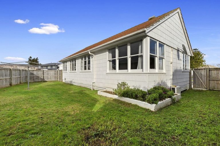 Photo of property in 24 Sare Crescent, Fairfield, Hamilton, 3214