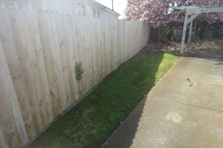 Photo of property in 11 Virgil Place, Northcote, Christchurch, 8052