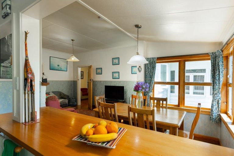 Photo of property in 7 Broadway, Picton, 7220