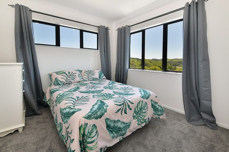 Photo of property in 21 Rauta Way, Helensville, 0800