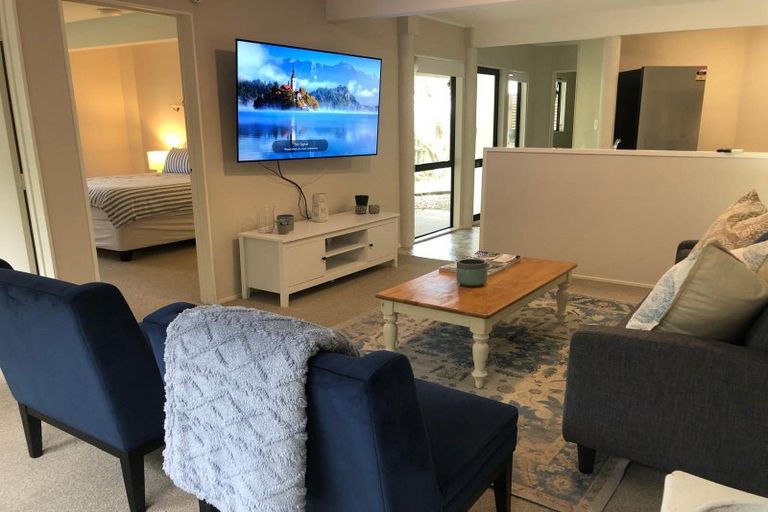 Photo of property in 32 Rosario Crescent, Red Beach, 0932