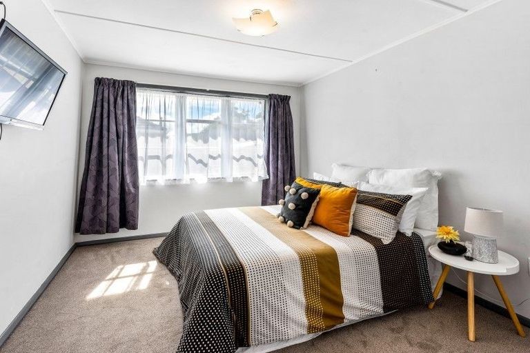 Photo of property in 198 Waddington Drive, Naenae, Lower Hutt, 5011