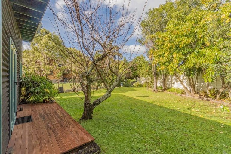 Photo of property in 1025 Beach Road, Torbay, Auckland, 0630