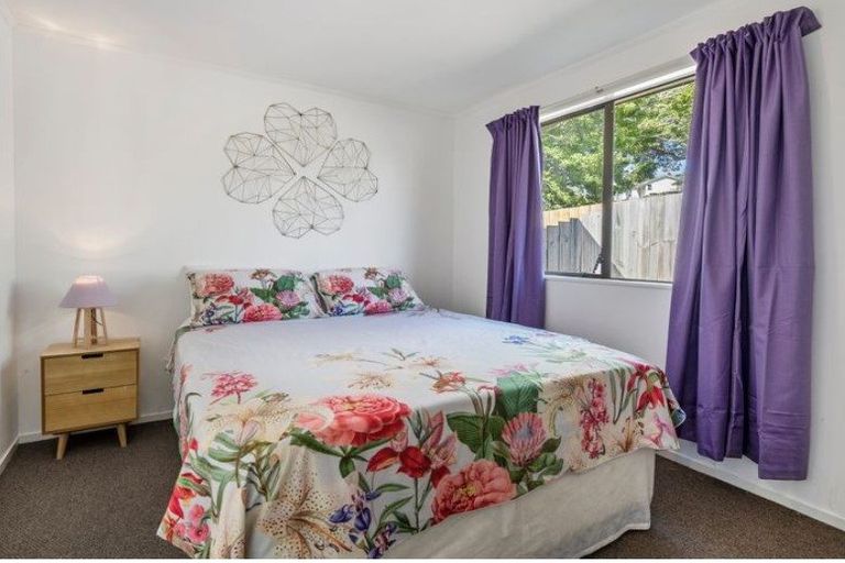 Photo of property in 82 Keegan Drive, Massey, Auckland, 0614