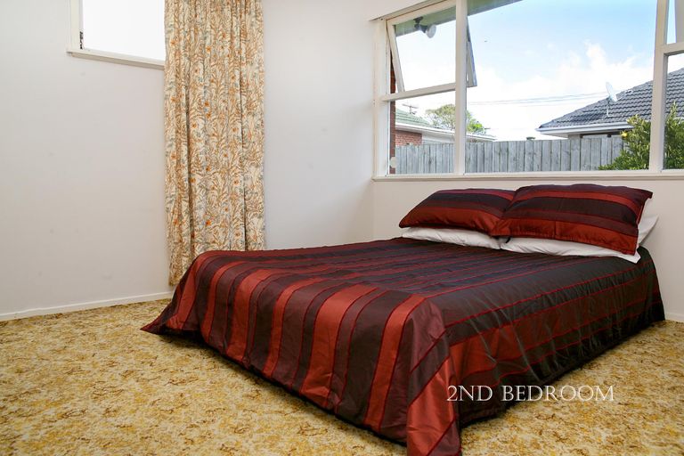 Photo of property in 2/55 Orams Road, Hillpark, Auckland, 2102